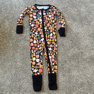 Little sleepier pajamas! Size 6-12 months. Halloween print. A little faded.